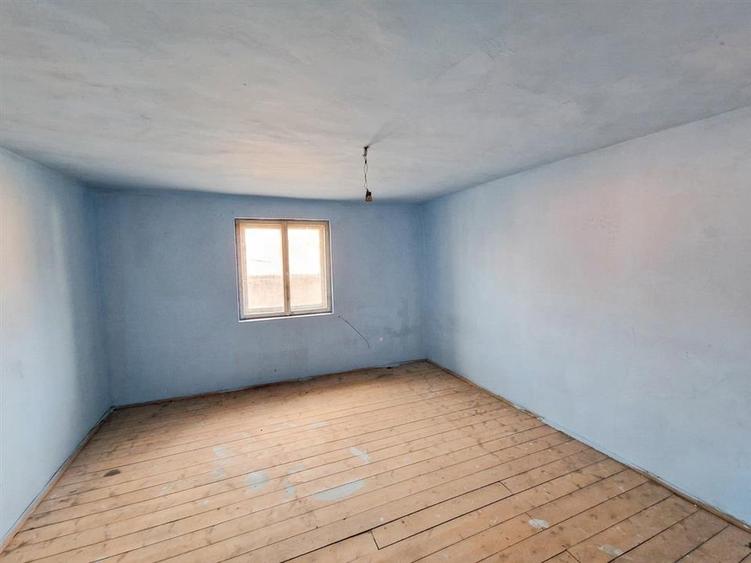 Casă cu 3 camere cu Teren 1940 Mp în Biharia