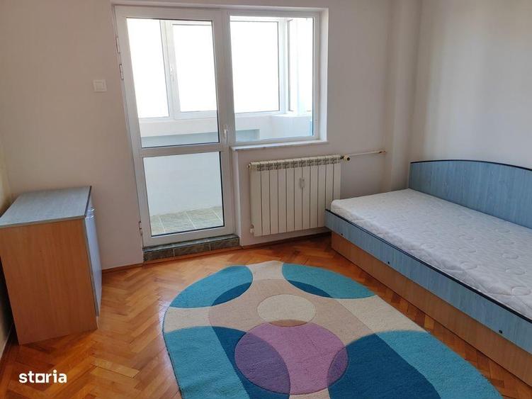 Apartament cu 4 camere decomandat, mobilat în Titan
