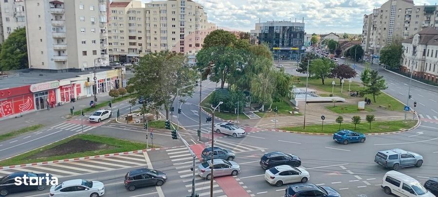 Apartament cu 3 camere decomandat în Pârneava