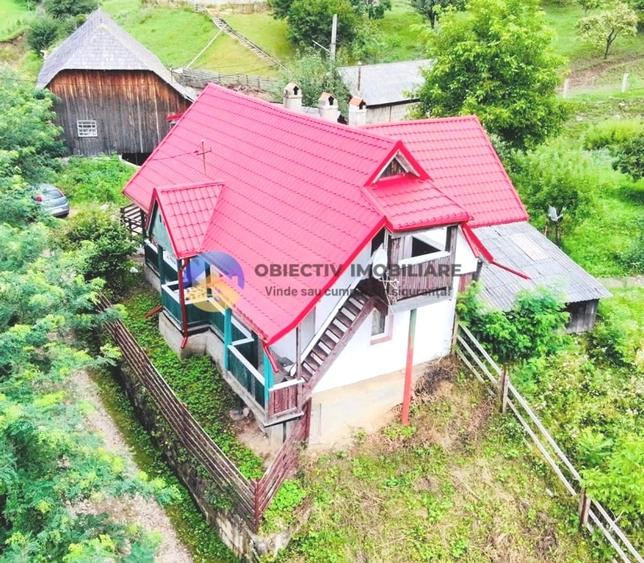 Casă cu 4 camere cu Teren 300 Mp în Ceahlău