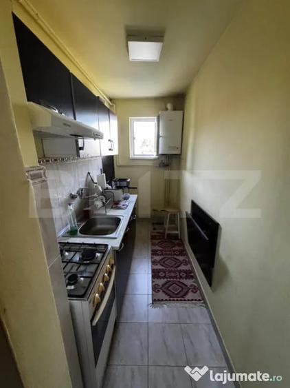 Apartament cu 3 camere semidecomandat în Mureșeni