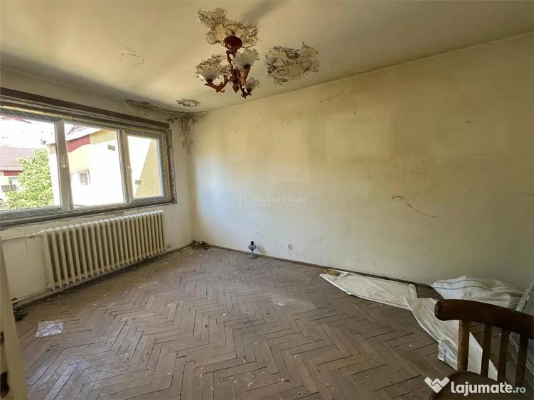 Apartament cu 3 camere semidecomandat în Central
