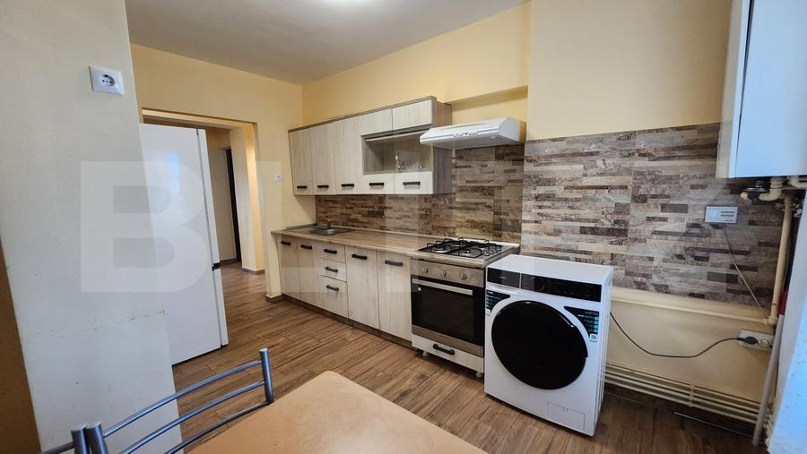 Apartament cu 3 camere decomandat, mobilat în 7 Noiembrie