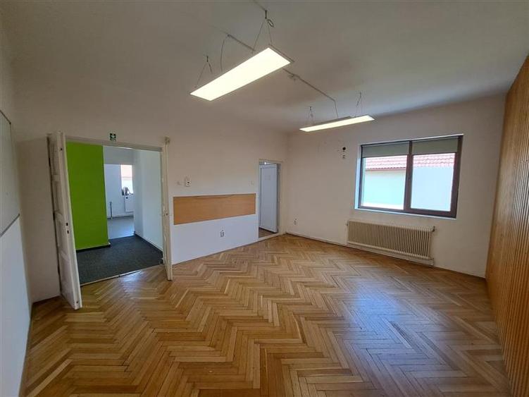 Casă individuală cu 5 camere cu Canalizare în Semicentral