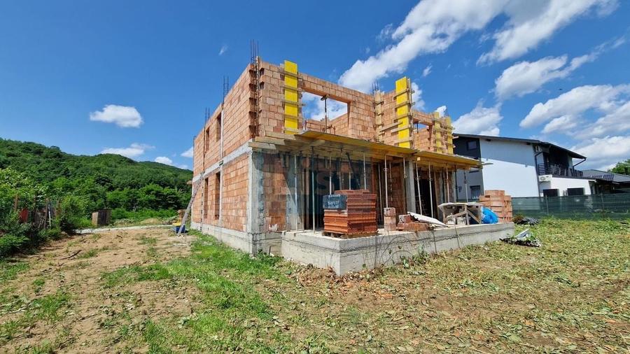 Casă cu 4 camere cu Teren 500 Mp în Tăuții-Măgherăuș