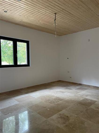 Casă individuală cu 4 camere cu Teren 8000 Mp în Câmpuri