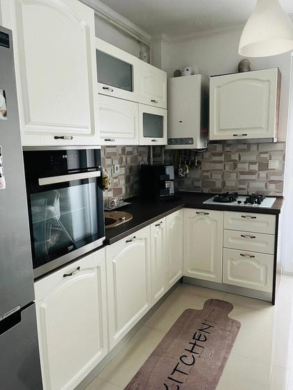 Apartament cu 3 camere decomandat în Turnișor