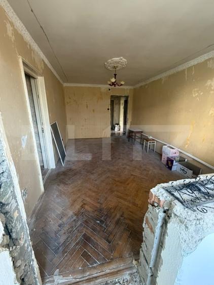 Apartament cu 3 camere semidecomandat în Micro 19
