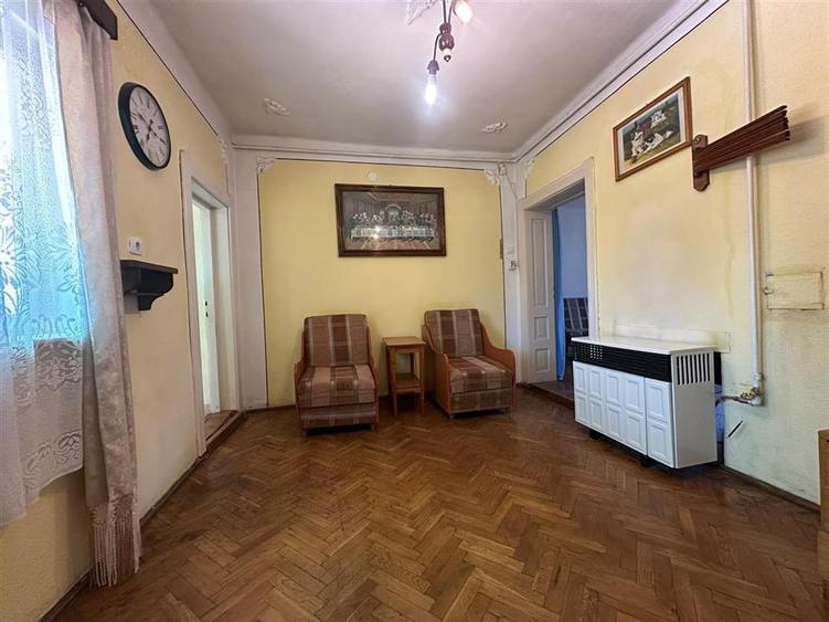 Casă cu 3 camere cu Teren 463 Mp în Exterior Est