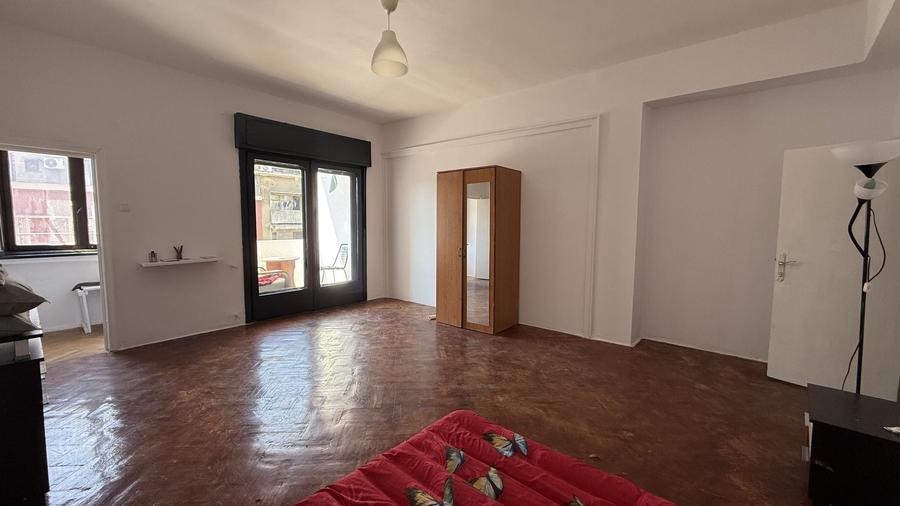 Apartament cu 3 camere decomandat în Universitate