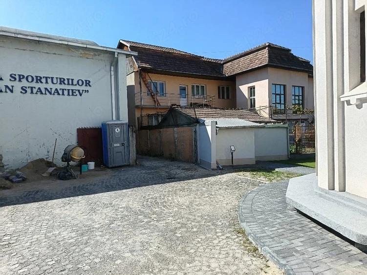 Casă cu 2 camere cu Teren 700 Mp în Central