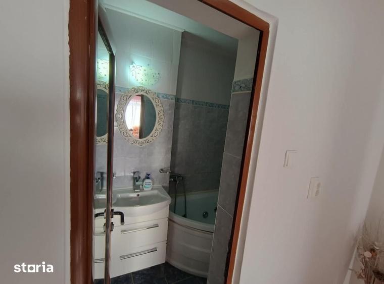 Apartament cu 3 camere decomandat în Tulucești