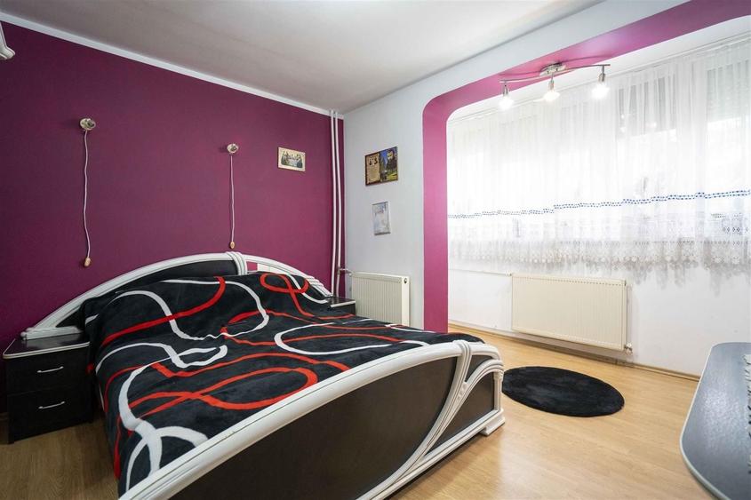 Apartament cu 3 camere semidecomandat în Rogerius