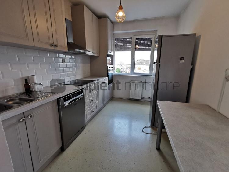 De închiriat apartament cu 4 camere, Bd. Decebal - 2