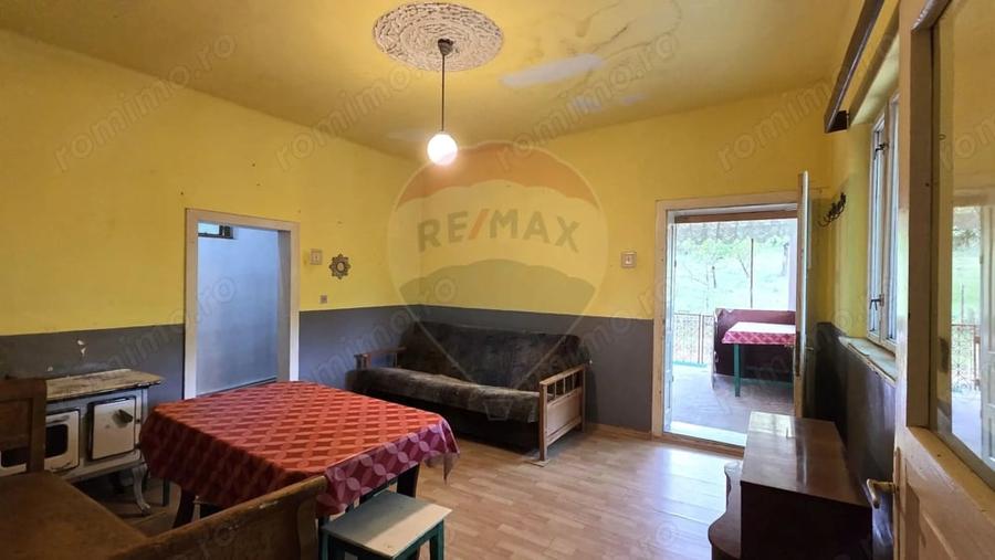 Casă cu 3 camere cu Teren 2200 Mp în Teleac
