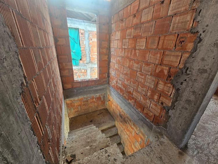 Vila la rosu de vanzare in Breazu - 5