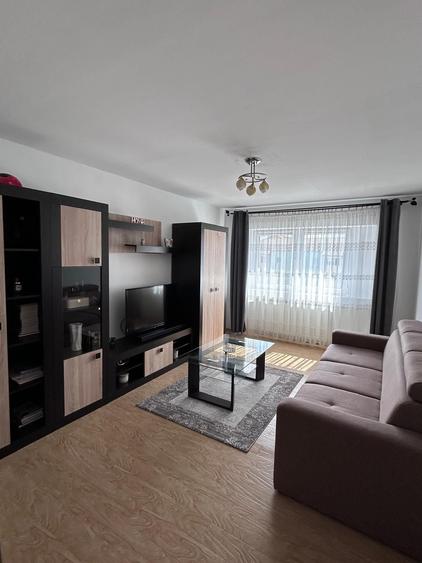 Apartament cu 2 camere decomandat în Girocului