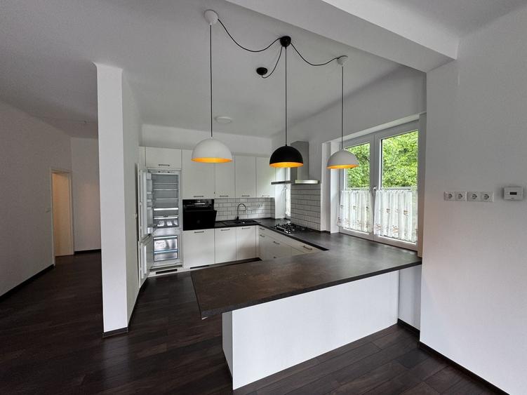 Apartament cu 2 camere decomandat, mobilat în Centrul Istoric