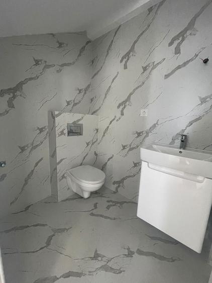 Duplex cu 4 camere cu Canalizare în Central