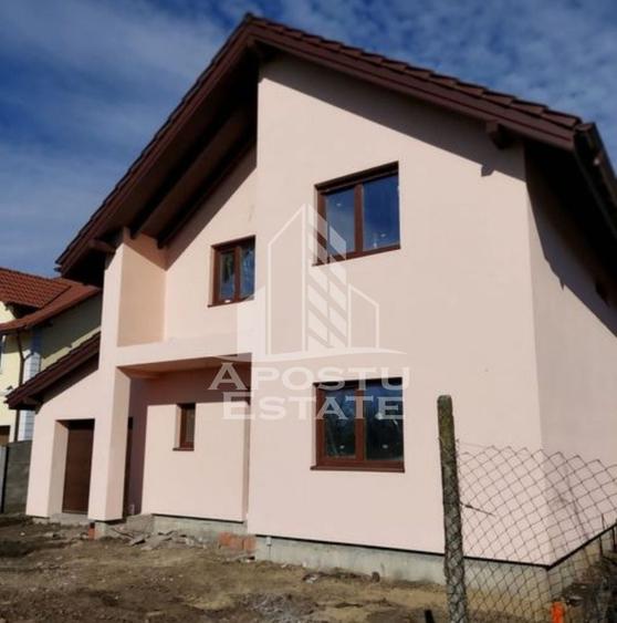 Casă individuală cu 5 camere cu Canalizare în Parța