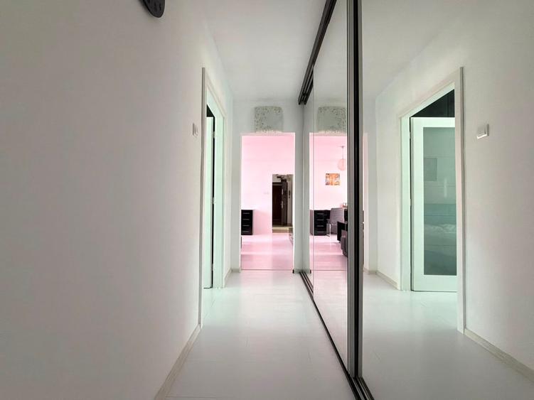 Apartament cu 3 camere decomandat în Girocului