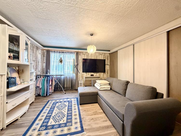 Apartament cu 3 camere semidecomandat, mobilat în Central