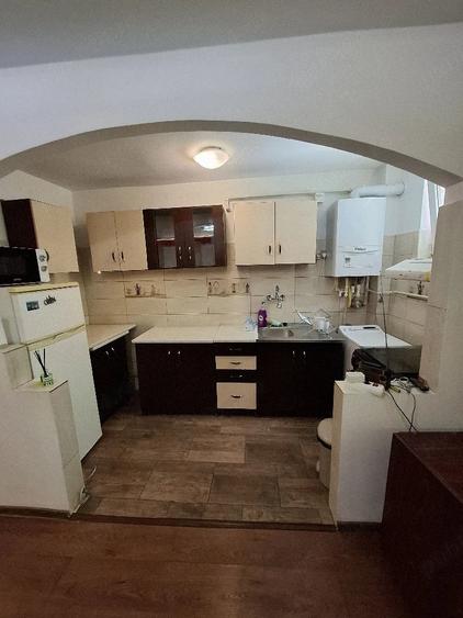 Apartament cu 3 camere semidecomandat în Central