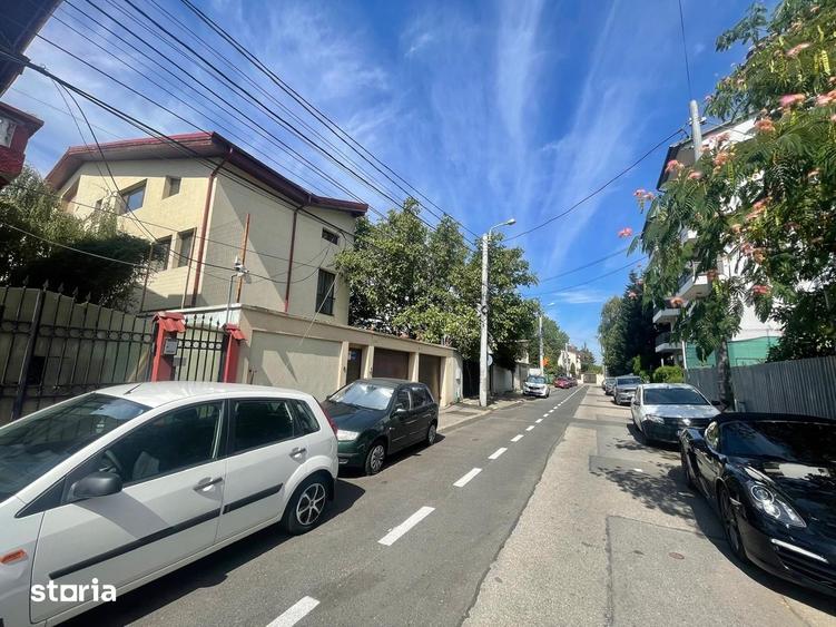 Casă cu 7 camere cu Teren 300 Mp în Dămăroaia