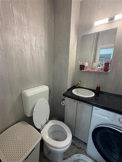 Apartament cu 3 camere decomandat în Valenta
