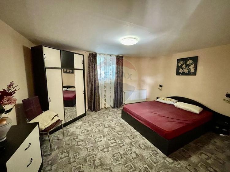Casă individuală cu 6 camere cu Teren 1354 Mp în Țifești