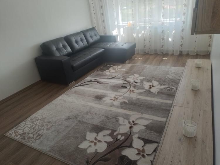 Apartament cu 3 camere decomandat în 1 Mai