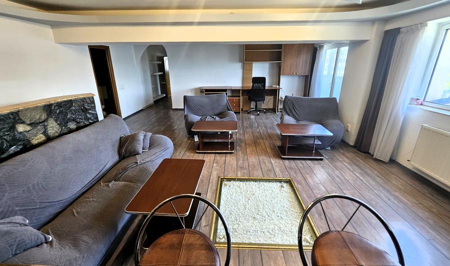 Apartament cu 3 camere semidecomandat în Colentina