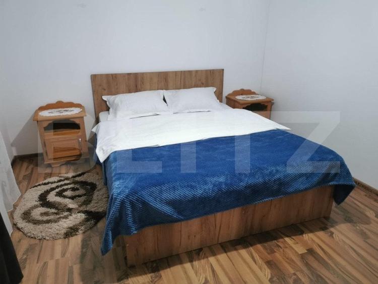Casă individuală cu 8 camere cu Teren 2200 Mp în Exterior Est
