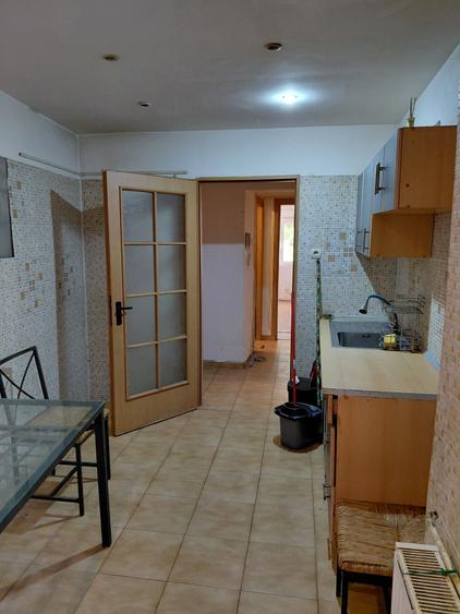 Apartament cu 3 camere decomandat în Sebastian