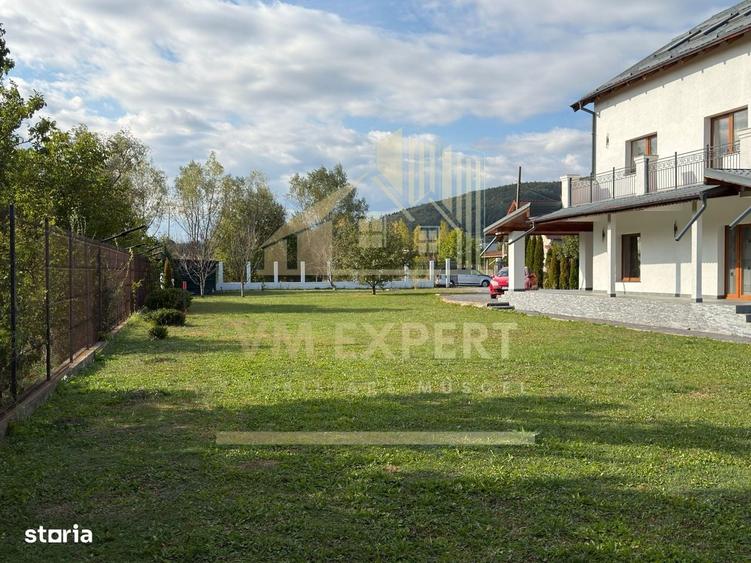 Casă cu 4 camere cu Teren 1600 Mp în Central