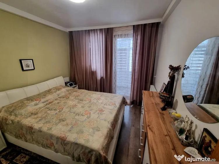 Apartament cu 3 camere semidecomandat, mobilat în Peninsula