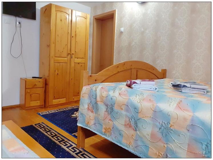 Casă individuală cu 8 camere cu Canalizare în Bran