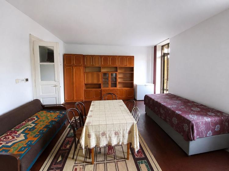 Apartament cu 3 camere circular, mobilat în Traian