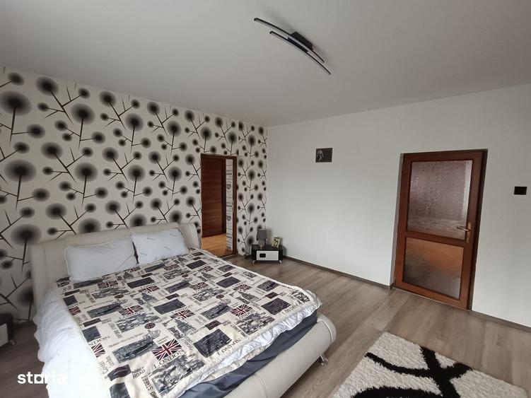 Casă cu 3 camere cu Teren 1708 Mp în Ampoița