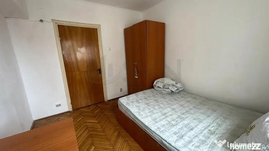 Apartament cu 3 camere semidecomandat în 1 Mai