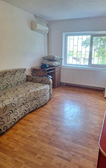 Garsonieră decomandată în Broșteni