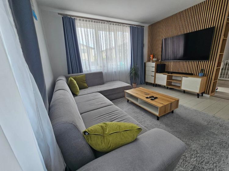 Duplex cu 4 camere cu Teren 300 Mp în Domnești