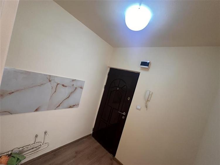 Garsonieră decomandată în Soarelui