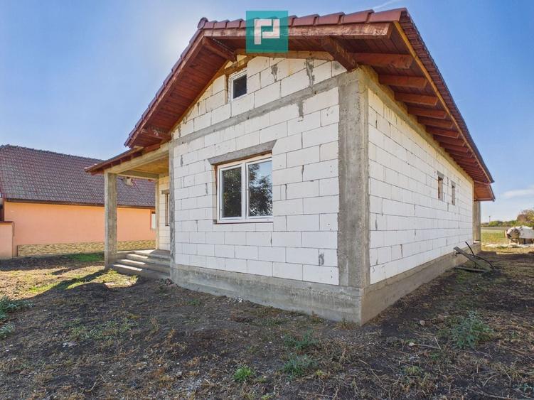 Casă individuală cu 3 camere cu Teren 1481 Mp în Șimand