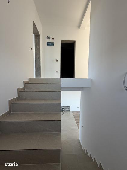Casă cu 4 camere cu Teren 350 Mp în 1 Decembrie