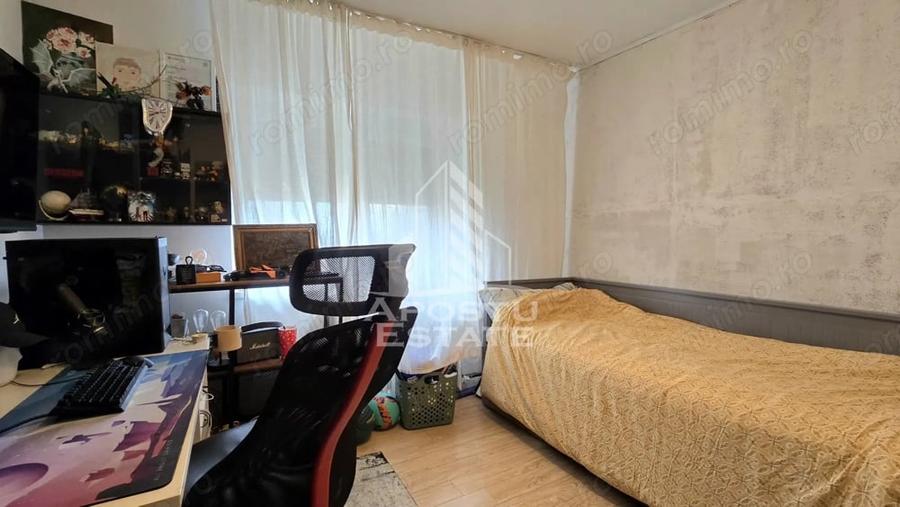 Apartament cu 3 camere semidecomandat în Bucovina