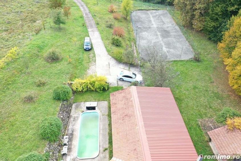 Casă cu 5 camere cu Teren 60875 Mp în Beiuș