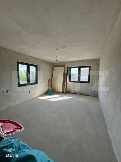 Casă cu 9 camere cu Teren 1000 Mp în Dumitra