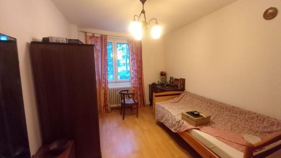 Apartament cu 3 camere semidecomandat în Obor
