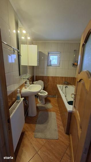 Apartament cu 3 camere semidecomandat în Craiovei